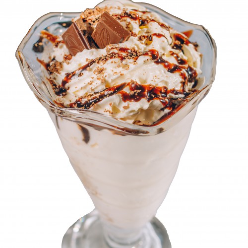 Мороженое с шоколадом, карамельным или ягодным соусом